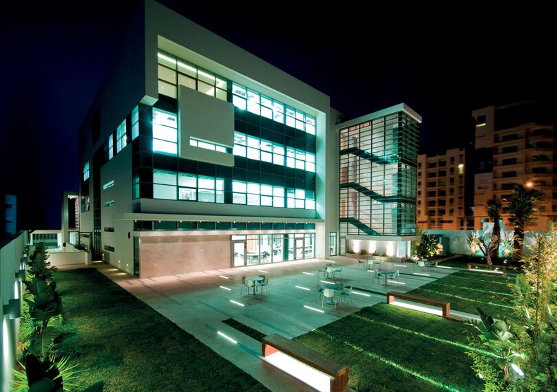 BriseSoleil 100 Sonnenschutz und ConceptWall 60 Fassaden - Embassy Embassy of Canada ansässig in Tunis, Tunesien